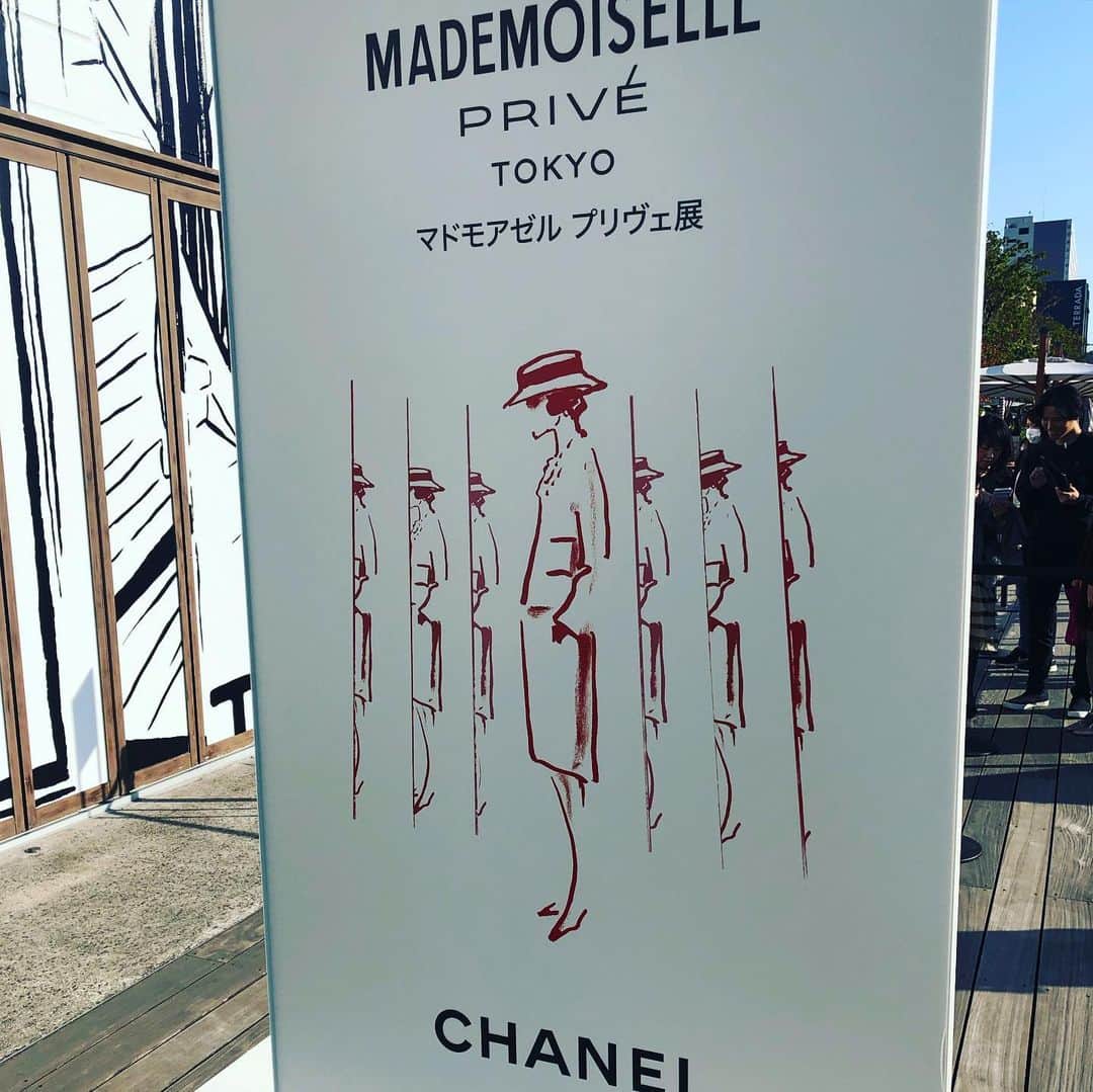 阿部洋子さんのインスタグラム写真 - (阿部洋子Instagram)「🌞😊🌞 お散歩日和。  #chanel  #prive  #mademoiselleprive  #tokyo  #シャネルマドモアゼルプリヴェ  日に焼けた。 顔がヒリヒリする😱」11月10日 20時49分 - hirocoring