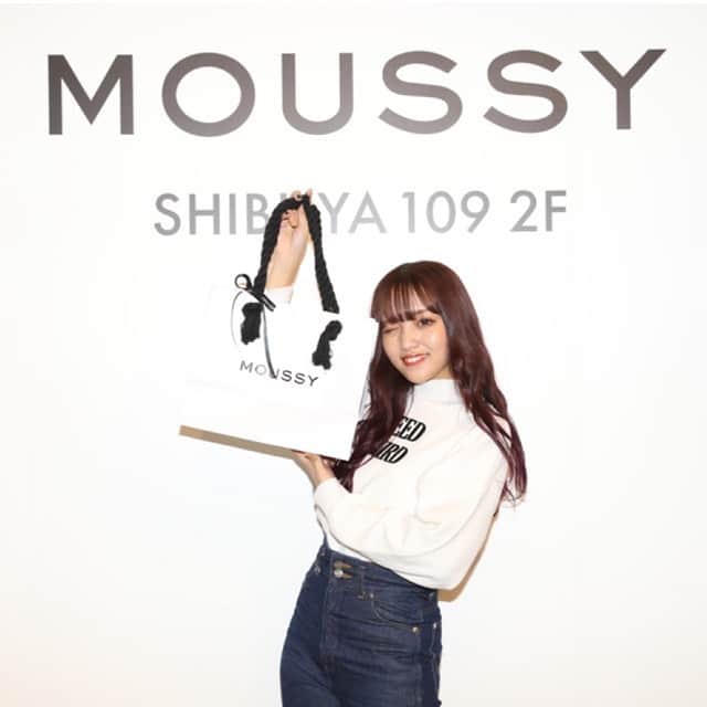 ねおさんのインスタグラム写真 - (ねおInstagram)「SHIBUYA109店さんにリニューアルオープンした #MOUSSY さんにお邪魔しました😻💭 #MOUSSY_PR @moussyofficial」11月10日 20時53分 - neo_0606