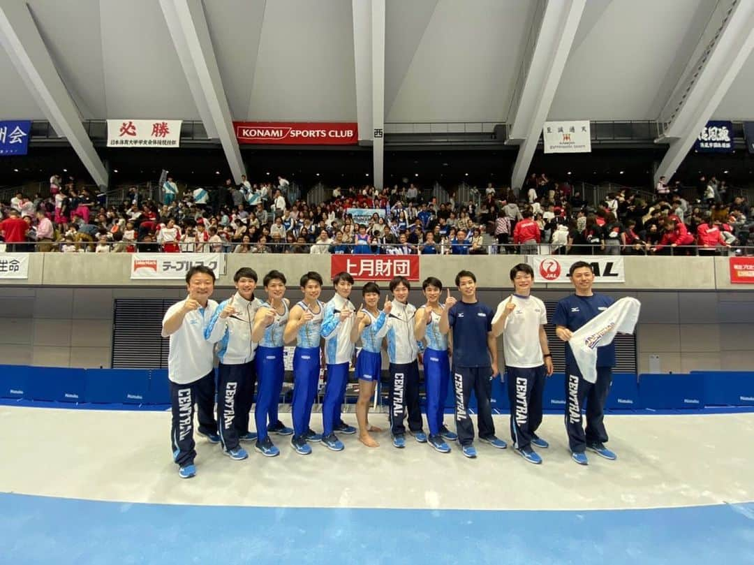 萱和磨さんのインスタグラム写真 - (萱和磨Instagram)「全日本団体選手権セントラルスポーツ初優勝しました❗️ チームの皆さんそして応援してくださった人のおかげです😊 応援ありがとうございました❗️ ここからが勝負だと思うのでさらに頑張ります🔥 #本気出した #順大母校との接戦 #鉄棒今年も神が舞い降りた #楽しかった」11月10日 21時02分 - kazuma_kaya