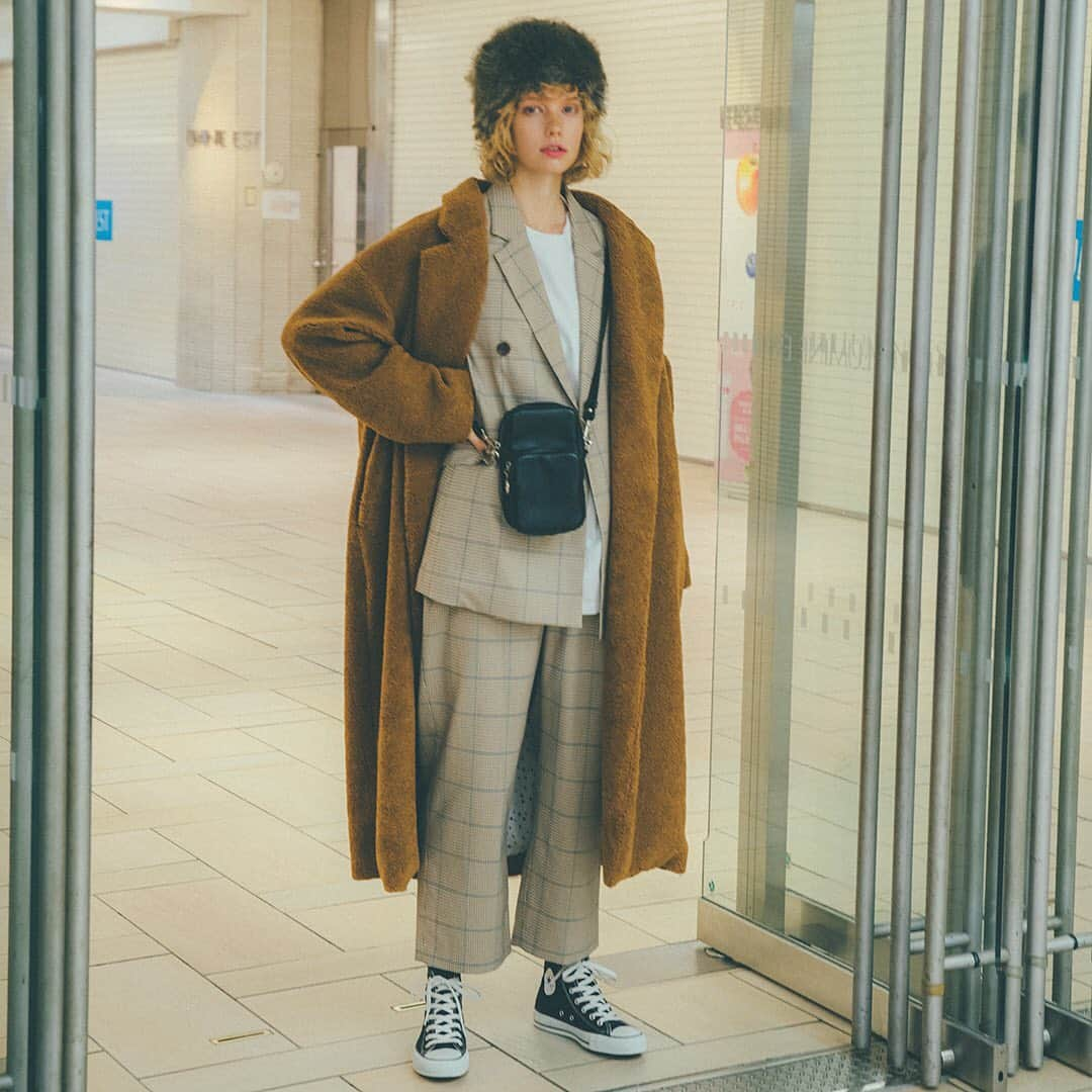 ルミネエスト新宿さんのインスタグラム写真 - (ルミネエスト新宿Instagram)「『BOA COAT』 #ボアコート ・ #ボアコート ¥35,200  CONVERSE STARS／B2 #ロンT ￥7,480  CONVERSE STARS／B2 #ジャケット ¥16,500  Ray BEAMS ／1F #パンツ ¥13,200  Ray BEAMS ／1F #バッグ ¥6,490  Ray BEAMS ／1F #ファー帽子 ¥7,590　Khaju ／B2　 #スニーカー ￥6,380  BEAMS ／B2 ・ ※商品は売り切れ、または発売前の場合がございます。ご容赦ください。 ・ #LUMINEEST #ルミネエスト #新宿 #ルミネ #2019aw #秋冬ファッション #秋冬コーデ #お出かけコーデ #お洒落さんと繋がりたい #おしゃれさんと繋がりたい  #女子力向上委員会 #コート#コンバーススターズ #CONVERSESTARS #レイビームス #RayBEAMS #カージュ #Khaju #ビームス #beams」11月10日 21時03分 - lumine_est