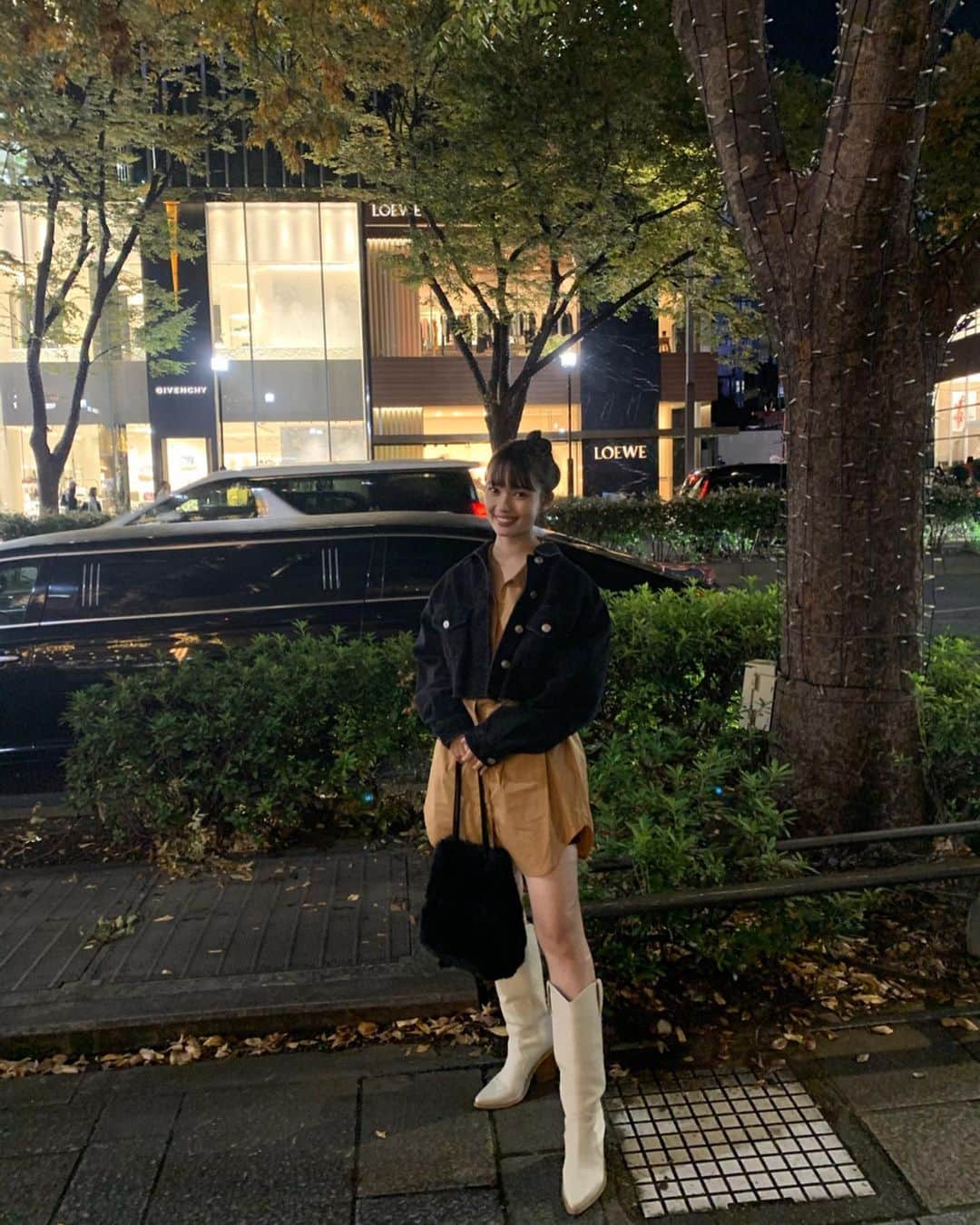 新井舞良さんのインスタグラム写真 - (新井舞良Instagram)「私服　タグづけしてます~ バッグは分かりづらいけどファーでふさふさだよ #めどこーで」11月10日 21時15分 - myra_arai