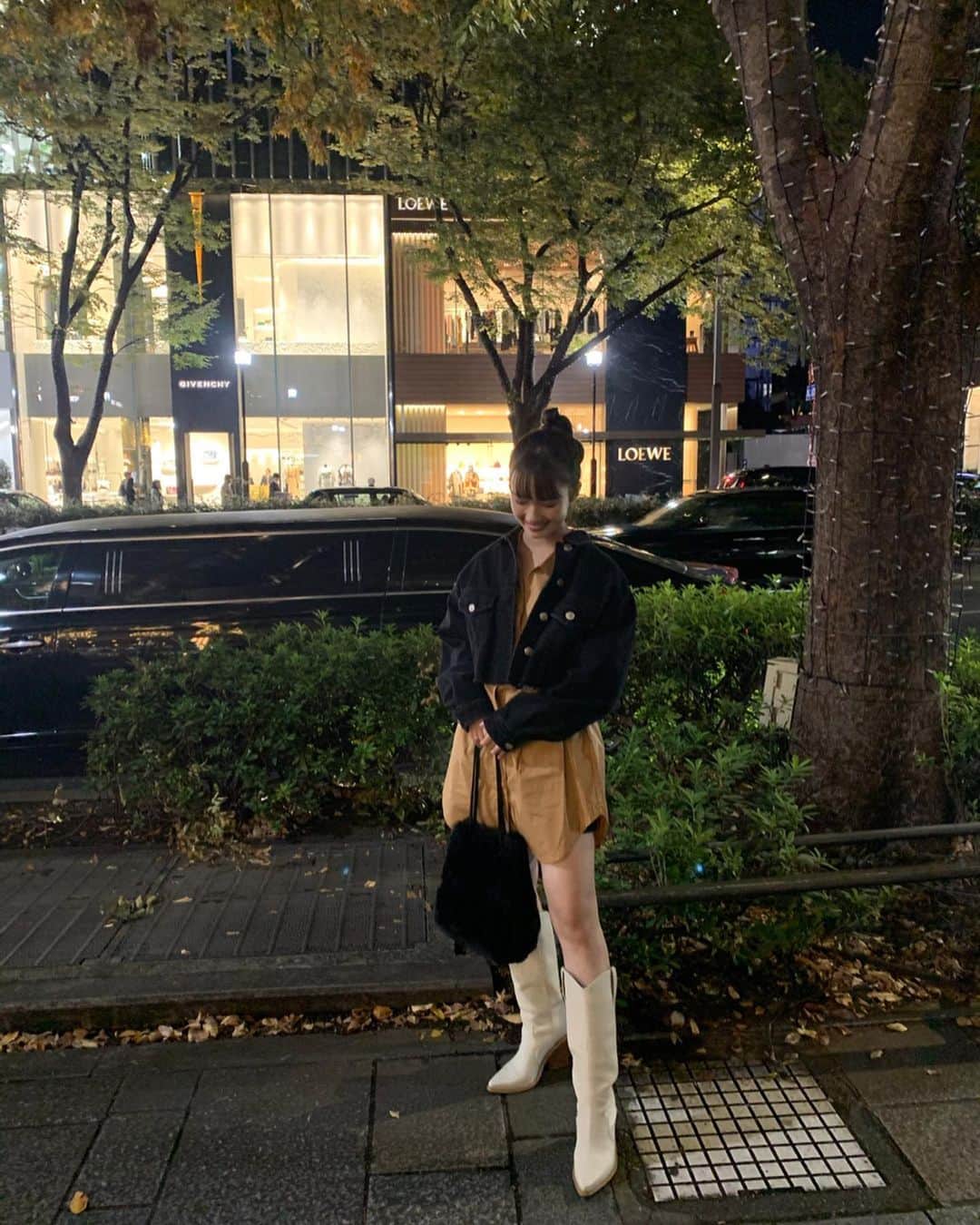 新井舞良さんのインスタグラム写真 - (新井舞良Instagram)「私服　タグづけしてます~ バッグは分かりづらいけどファーでふさふさだよ #めどこーで」11月10日 21時15分 - myra_arai