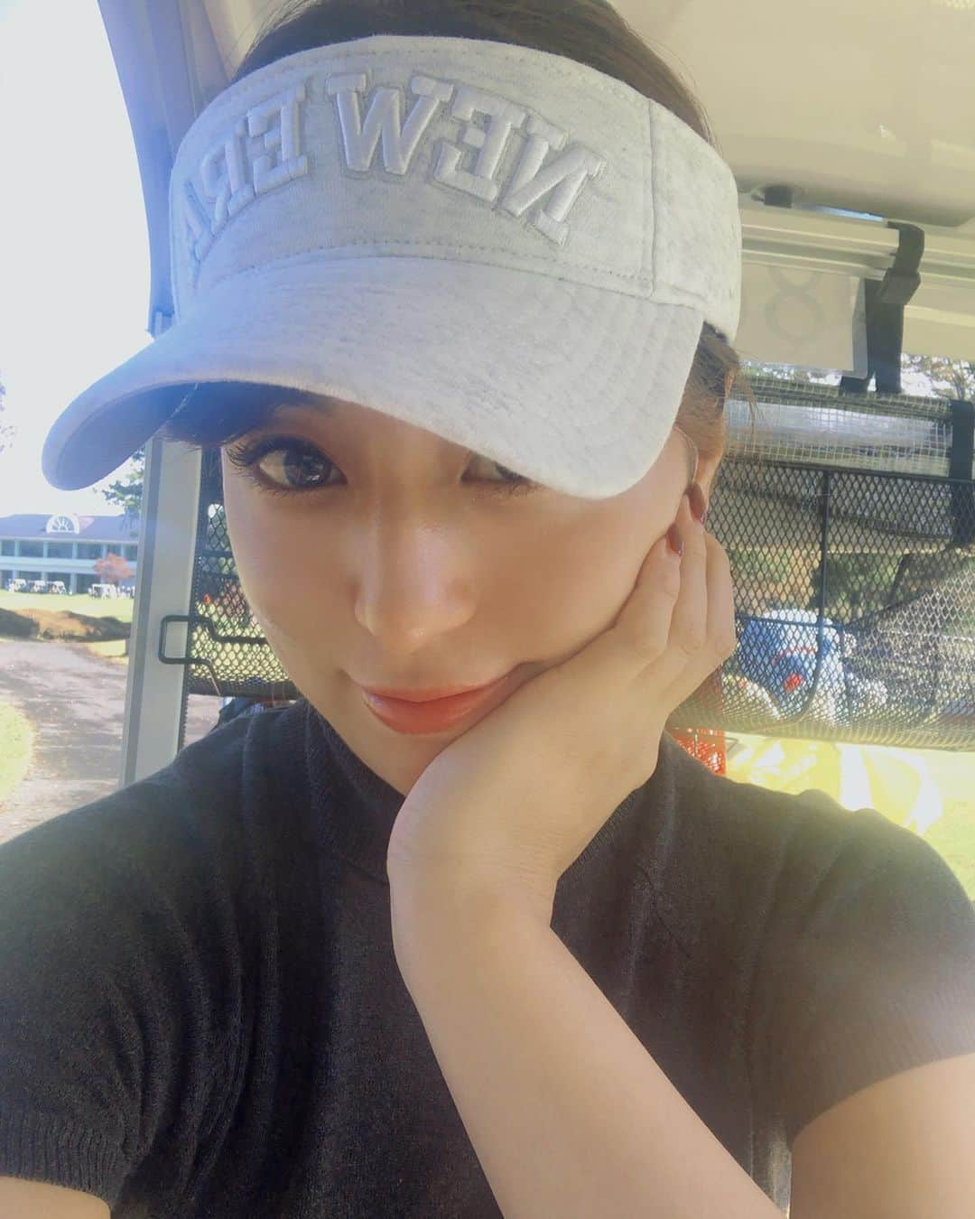 橋本真依さんのインスタグラム写真 - (橋本真依Instagram)「・﻿ 大好きなゴルフday⛳️🏌️‍♀️﻿ ﻿ 半袖でもできちゃうくらい暖かい日でした✨﻿ ﻿ 7アイアンはダフっちゃうけれど﻿ 結果オーライのワンオン！﻿ ﻿ と、思ったら池ぽちゃ。🥵🥵🥵﻿ そりゃ「あぁ。。。」って声も出ます。﻿ ﻿ もっともっと上手くなりたい！﻿ だからゴルフは面白い🤣﻿ ﻿ ﻿ ﻿ ﻿ ﻿ #女子力ねーさん#ゴルフねーさん#ゴルジョ#ゴルフ女子#ゴルフスイング#ゴルフコーデ#ゴルフ大好き #ゴルフ好きな人と繋がりたい#パーリーゲイツ﻿ #happy#smile#love#peace#lucky#tbt#l4l#followme#followback#instagood#photooftheday#golf#golfswing#golfgirl#pearlygates」11月10日 21時08分 - hashimotomai430