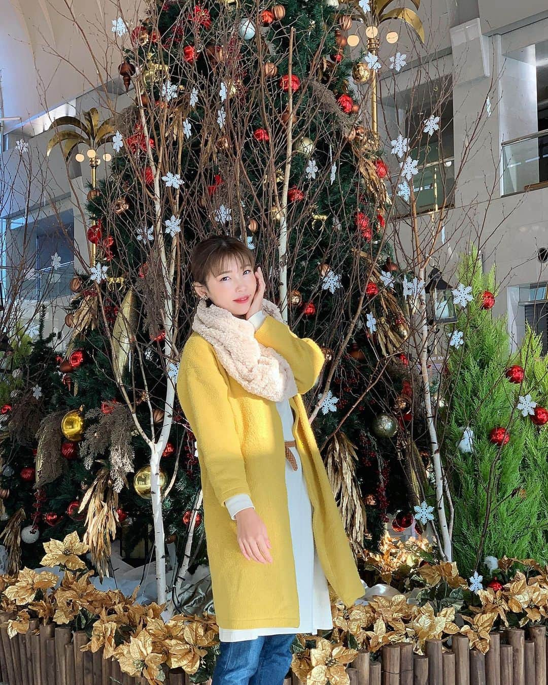 中村愛さんのインスタグラム写真 - (中村愛Instagram)「🎄♡ ・ ・ ・ #海浜幕張 #bayfm があるビルはもうクリスマス🎄🤶🎅仕様でした( ◠‿◠ ) ちゃっかりラジオ前に📻写真🤳撮ったよ📸！ めちゃ綺麗^ ^ クリスマス楽しみ✨ サンタさんいっぱいいますように…←にやっw #中村愛」11月10日 21時09分 - nakamuramura_ai