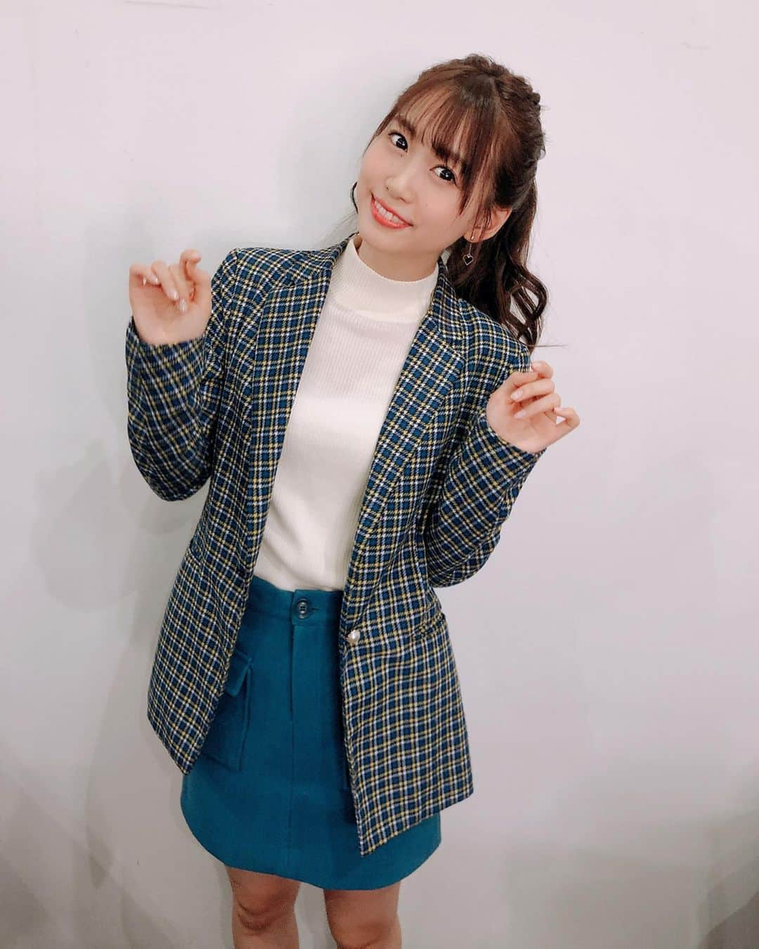 芹澤優さんのインスタグラム写真 - (芹澤優Instagram)「・ 昨日の生放送の服ちゃん！ ミニスカート私服だと珍しいかも〜♡ 今日リリイベでも着てたやつ！ みんな足が好きなのだね〜さむむ〜❄️ ・ #sisterjane  #無印用品  #barak」11月10日 21時10分 - seriko_is_no.1