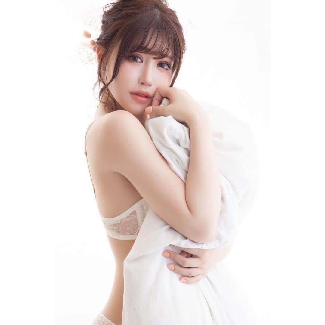 白田まい（白玉ろぷ）のインスタグラム：「白。と、エロ。  #白田まい #撮影会モデル #japanesegirls #时装 #时装模特 #模特  #コスプレイヤー自画撮り部 #コスプレ撮影 #被写体モデル #粉我」