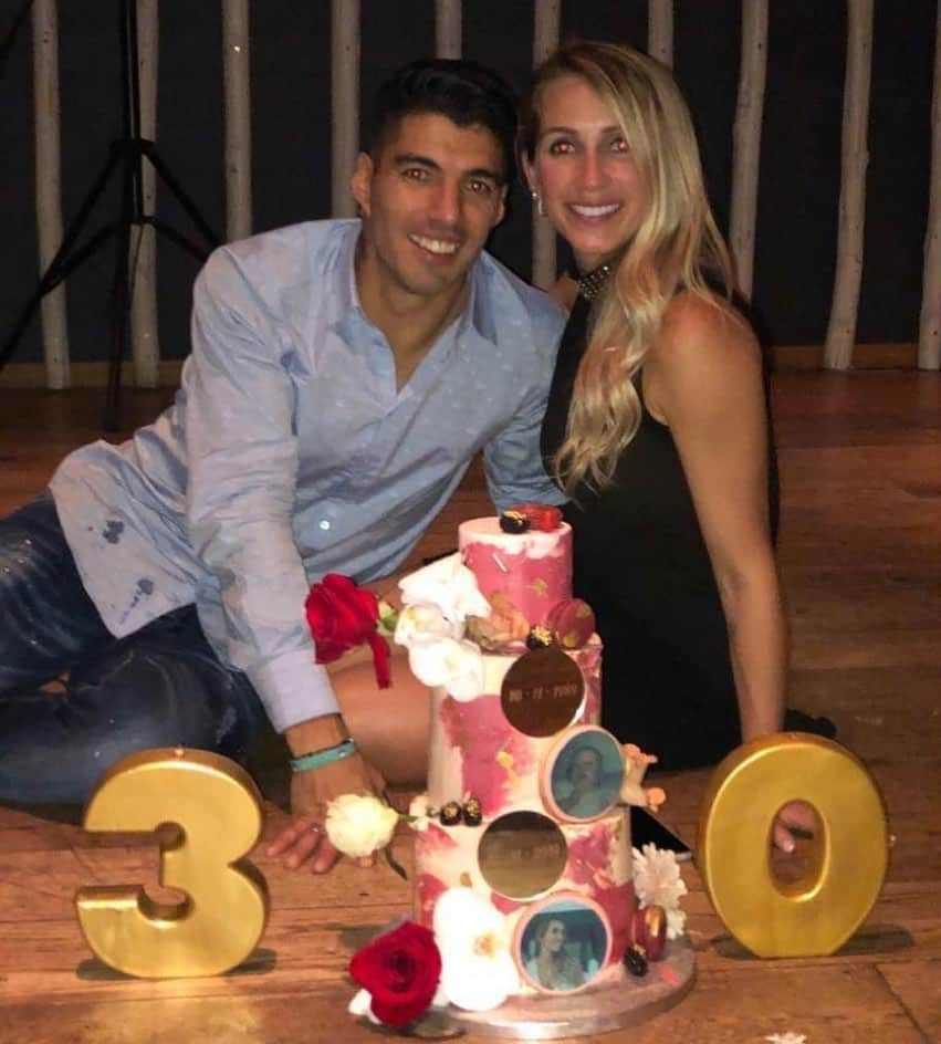 ソフィア・バルビのインスタグラム：「Gracias por nunca dejar de buscar la forma de hacerme mas feliz! Te Adoro @luissuarez9」