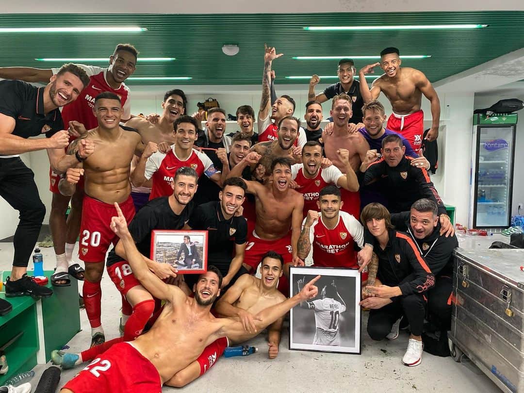 オリベル・トーレスのインスタグラム：「SIIIIIIIIIIIIII!! 💪🏼💪🏼💪🏼Sevilla es roja y blanca🔴⚪️ @sevillafc」