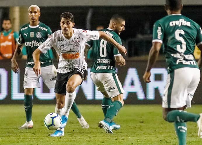 ダニーロ・フェルナンド・アベラールのインスタグラム：「Olhe firme para a frente, com toda a confiança 🙏⚪️⚫️」