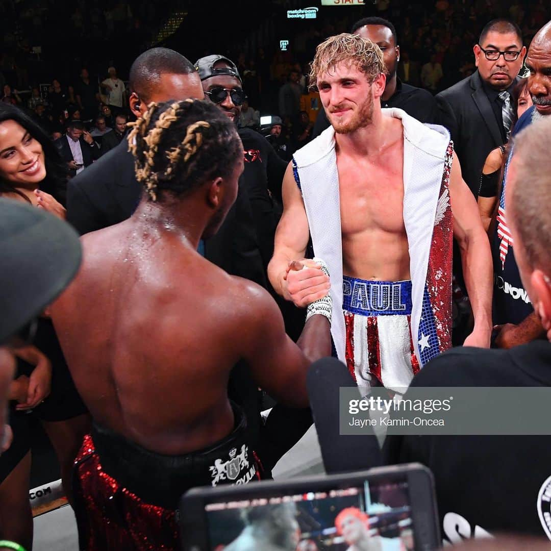 ローガン・ポールさんのインスタグラム写真 - (ローガン・ポールInstagram)「what a fucking night. congrats to the champ @ksi, blessed to share the ring with you & punch each other in the face for entertainment... let’s do it again sometime 😜」11月11日 7時34分 - loganpaul