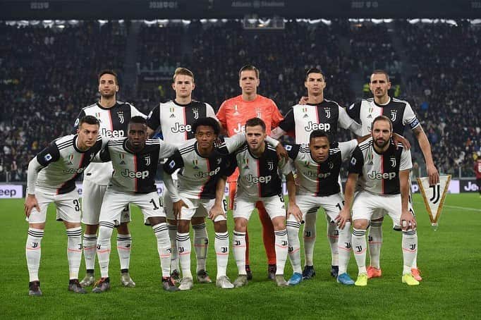 ロドリゴ・ベンタンクールのインスタグラム：「3 punti importanti per rimanere in testa alla classifica 🔝⚪⚫ #JuveMilan #FinoAllaFine #ForzaJuve @juventus  3 puntos más para seguir líderes 🔝⚪⚫ #JuveMilan #FinoAllaFine #ForzaJuve @juventus」