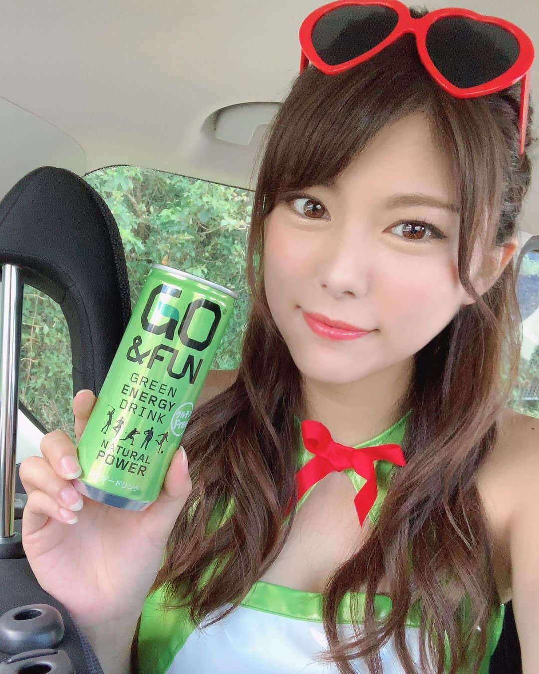 熊林保奈美のインスタグラム：「* . おはよー！ 今日から１週間また頑張りましょう ٩( ´◡` )( ´◡` )۶ . 写真はいつかのGO&FUNとの写真💚 去年からエナジードリンクと言えば GO&FUNになってる私です☺️ . * #racequeen #レースクイーン #RQ #フロンティアキューティーズ #植毛goandfun #goandfun #モデル #熊林保奈美 #道産子 #Japanesegirl #paddokgirls #pitgirl #instalike #selfie #맞팔 #선팔 #맞팔 #셀피」
