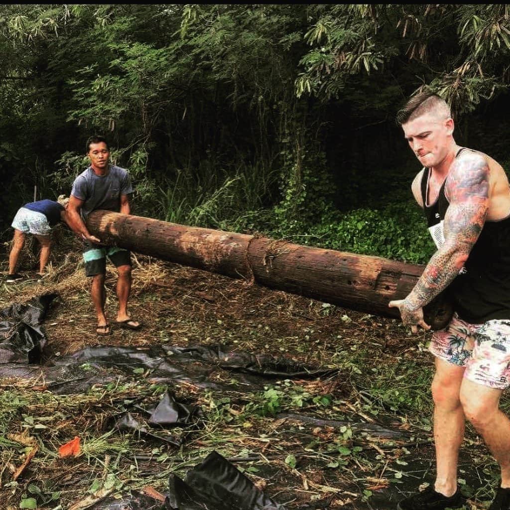 のインスタグラム：「Such a great time yesterday working with Climate Healthy Communities, students from Kailua Intermediate School, the crew from Treehouse Co-working, and 808Cleanups to restore native plants to the Hamakua Marsh in Kailua. An incredible turnout and an awesome effort! Way to go everyone!! #volunteer #hamakuamarsh #808cleanups #dowork #treehousecoworking #kailua #oahu #hawaii #restore #preserve #protect #wetlands」