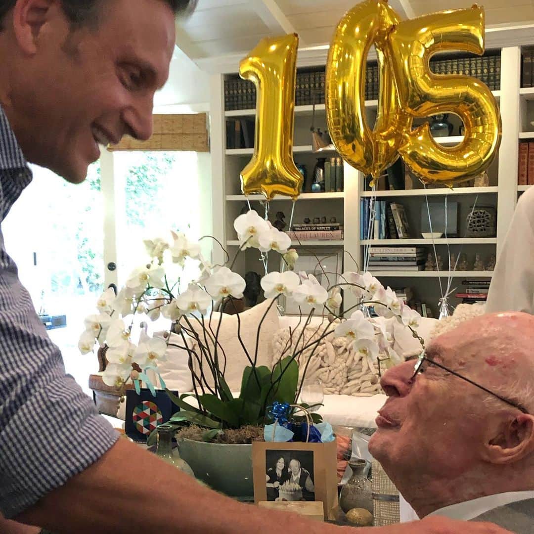 ナンシー・マイヤーズさんのインスタグラム写真 - (ナンシー・マイヤーズInstagram)「Have you ever been to a 105th Birthday party?! It’s something! It’s #NormanLloyd’s 105th. (google him) There he is being congratulated by #Tony Goldwyn and there’s his cake. He blew out the candles and said he’d see us all next year! 🙏🏻」11月11日 8時00分 - nmeyers