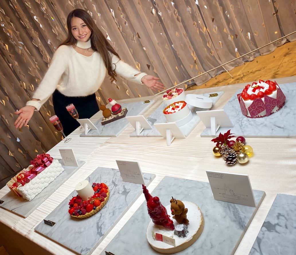 黒澤ゆりかさんのインスタグラム写真 - (黒澤ゆりかInstagram)「大好きな@louange.tokyo さんの winter christmas collectionへ🧸🎄💕 今期もとっても可愛いかったぁ😊 なんだかんだでいつもクマさんシリーズは必ず頼んじゃう🧸  #ルアンジュ東京 #ケーキ #cake #デザート　#christmas」11月10日 23時11分 - yurikakurosawa