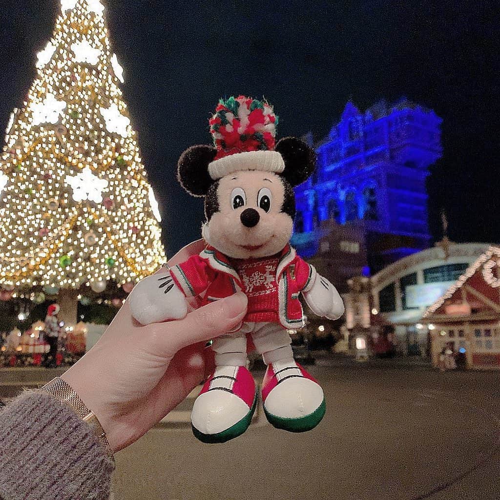 前田亜美のインスタグラム：「. . ミッキーマウス。. . このレトロ顔のmickeyが1番好き。かわいい。すき。笑. . . #ディズニー  #Disney #ディズニーシー #DisneySea #🎄 #クリスマス」
