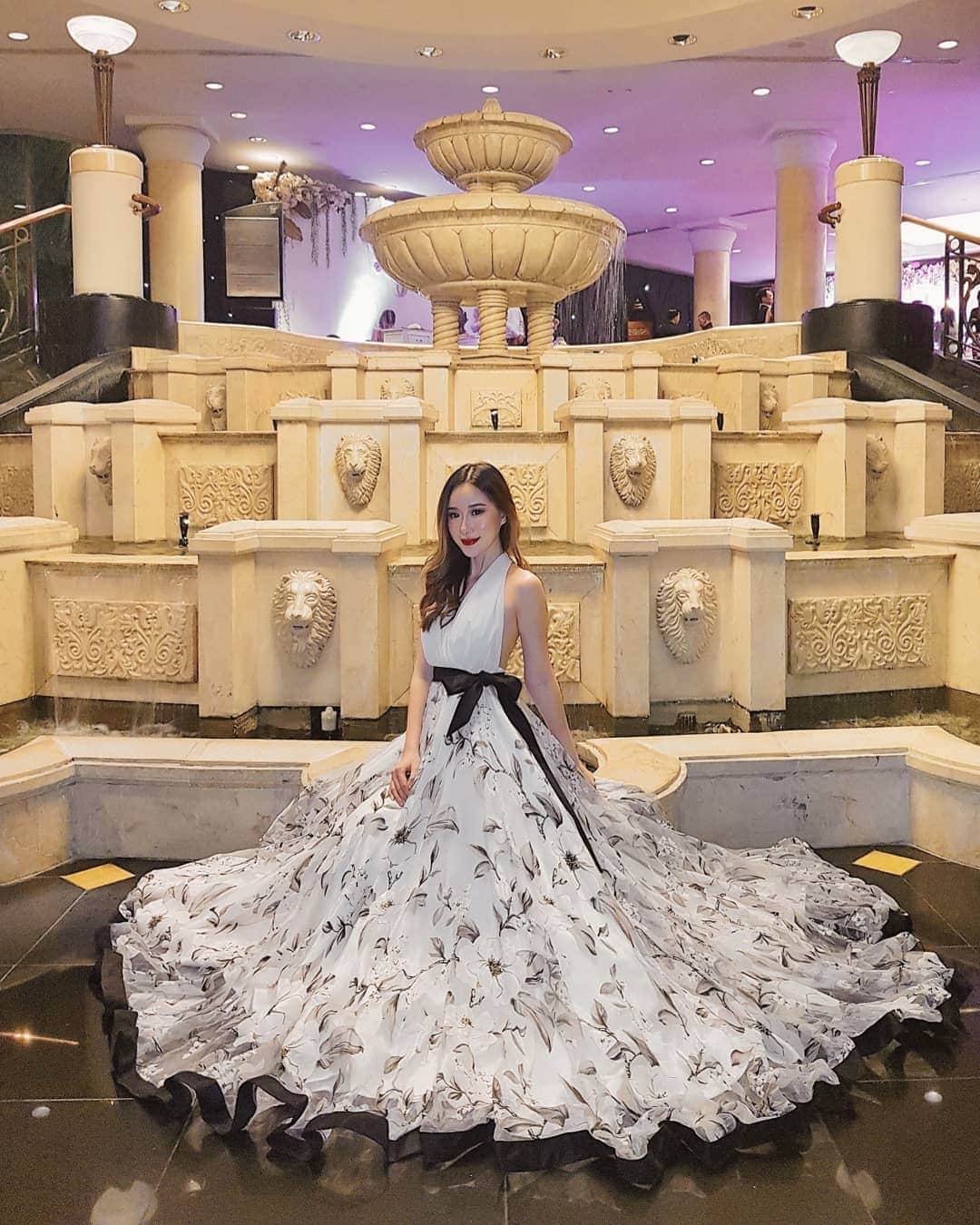 エリッサ・ヤマダのインスタグラム：「Celebrating #DREfoundhiSwan in @enchantedgown ♥️」