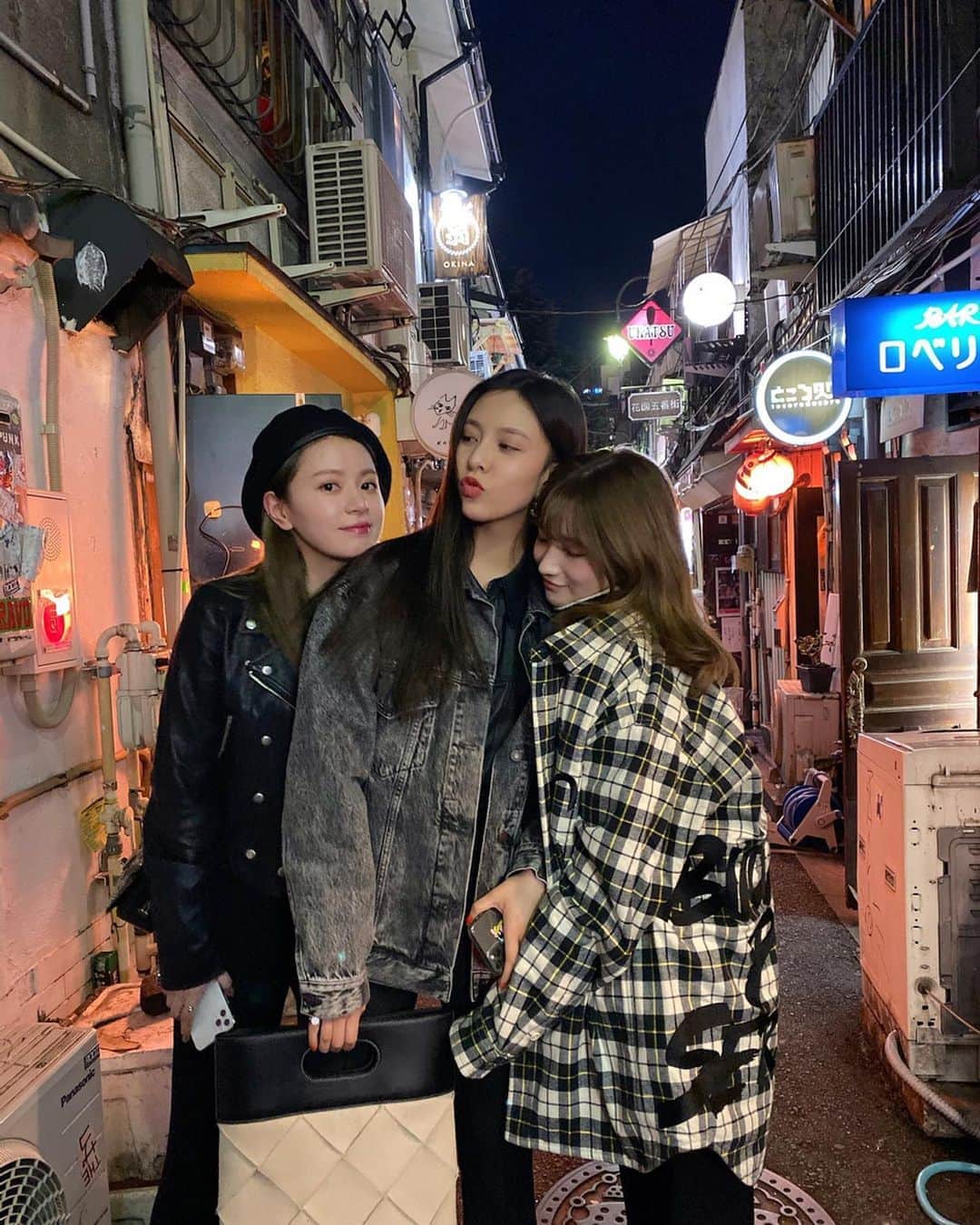 南りほのインスタグラム：「👩‍👧‍👧我爱你🖤」