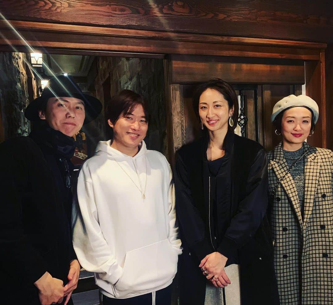 Ms.OOJAさんのインスタグラム写真 - (Ms.OOJAInstagram)「コブクロ小渕健太郎さんとルンヒャンとあっきーと制作打ち上げ！！ 実は「WAY YOU ARE with 小渕健太郎」を作る1番最初の段階でこのメンバーでご飯食べながら打ち合わせしたんです。  その時の写真が２枚目。2月でした。  それを経て、リリースがあってツアーがあってやっと集まれました！  美味しい焼肉をさらに小渕マイスターが絶妙な焼き加減で、悶絶ものの肉になっとりました。  あーー楽しかった！美味しかった。  またこうして楽しい打ち上げが出来る機会がありますことを切に切に願っております👏👏 #msooja #小渕健太郎　#コブクロ　#ルンヒャン　#黒田晃年　#wayyouare  #ヒルンヒャン#ヨルンヒャン　#焼肉」11月11日 0時10分 - msoojafaith