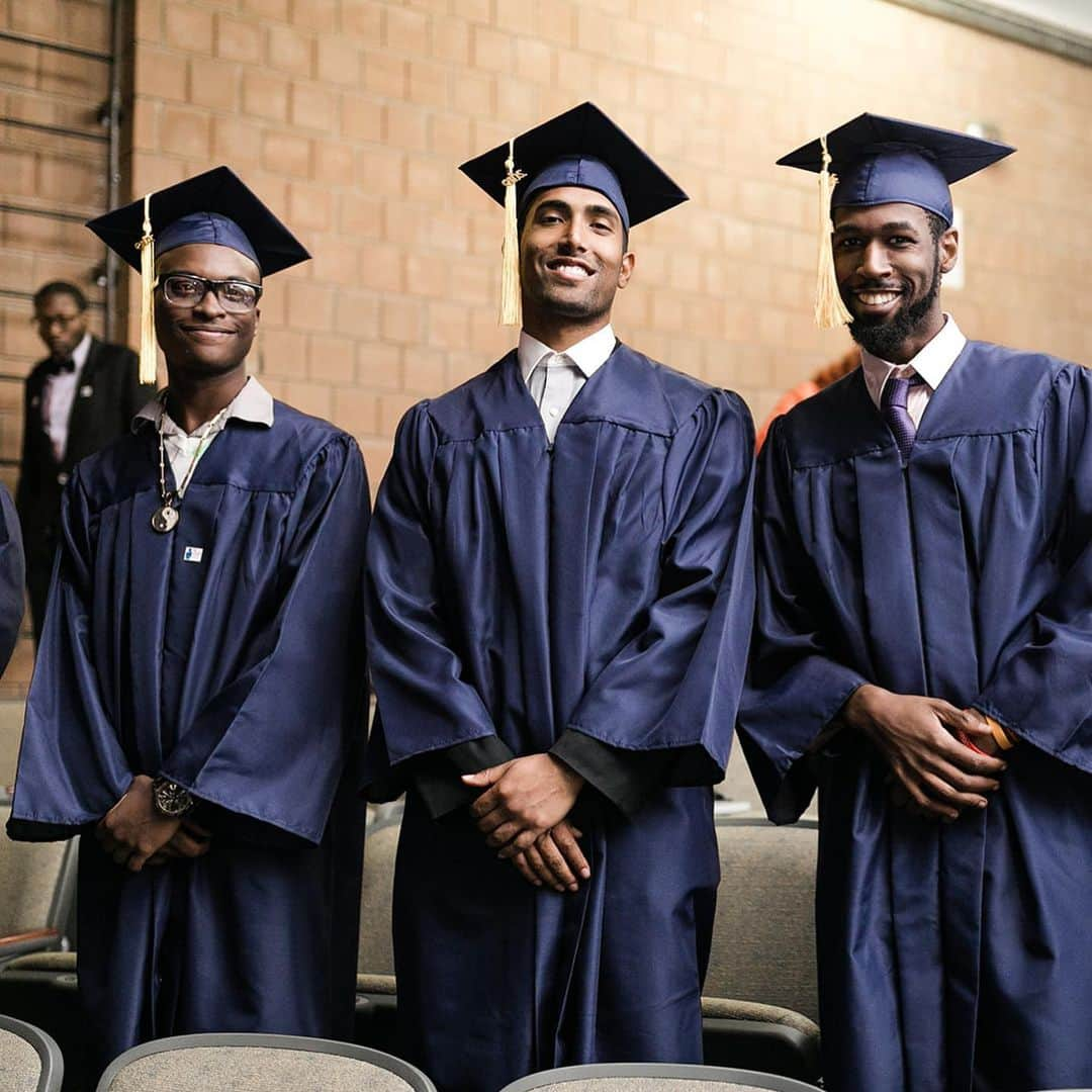 ジェシカ・サインフェルドさんのインスタグラム写真 - (ジェシカ・サインフェルドInstagram)「Congrats to these dad grads of @cuny_fatherhood. These amazing guys earned the skills, a brotherhood and the mentors they need to co-parent and lead their kids out of the circumstances they faced. @goodplusfdn and I were so happy to watch you cross that stage.  We are your very proud partner. ❤️ beautiful pics @samnichols.co」11月11日 0時03分 - jessseinfeld