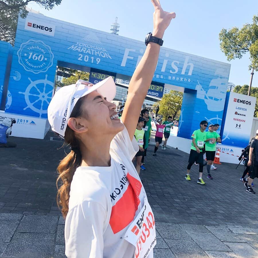 坪井ミサトさんのインスタグラム写真 - (坪井ミサトInstagram)「. . 「横浜マラソン2019」 (@yokohamamarathon ) ４時間17分51秒で 無事に完走出来ました🏃‍♀️ . 前回のタイムよりは縮めれたので 色々と思うところはありますが、 なんとかひと安心です😂😹 . フルマラソンってキツイし自分との戦いだけど、 走り終わった後の達成感がたまらない！ 自分自身が強くなれます。 これからも私はライフスタイルに、 ランニングを取り入れていきたいと思います😽💕 . 関係者の皆様、 応援してくださった皆様、 そして私が所属している TOKYOGIRLSRUN (@tokyogirlsrun )の皆様 本当にありがとうございました😌💕 とりあえず今日からお酒解禁🍻笑 . .  #横浜マラソン #yokohamamarathon #yokohama #横浜 #横浜マラソンexpo2019 #フルマラソン #tgr #tokyogirlsrun #run #running  #fitness #fitnessgirl 走る人 #underarmour  #相模屋 #beachme #slenda #野球 #野球女子」11月11日 0時12分 - misato1030