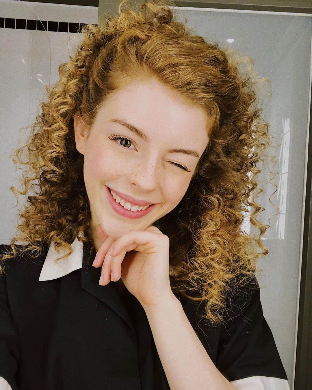 Amelia Gethingのインスタグラム：「Welcome! to pretentious restaurant. I’ll be your waitress today, how may I help you?  To those who have watched it, who was your favourite character of #TheAmeliaGethingComplex ?💜」