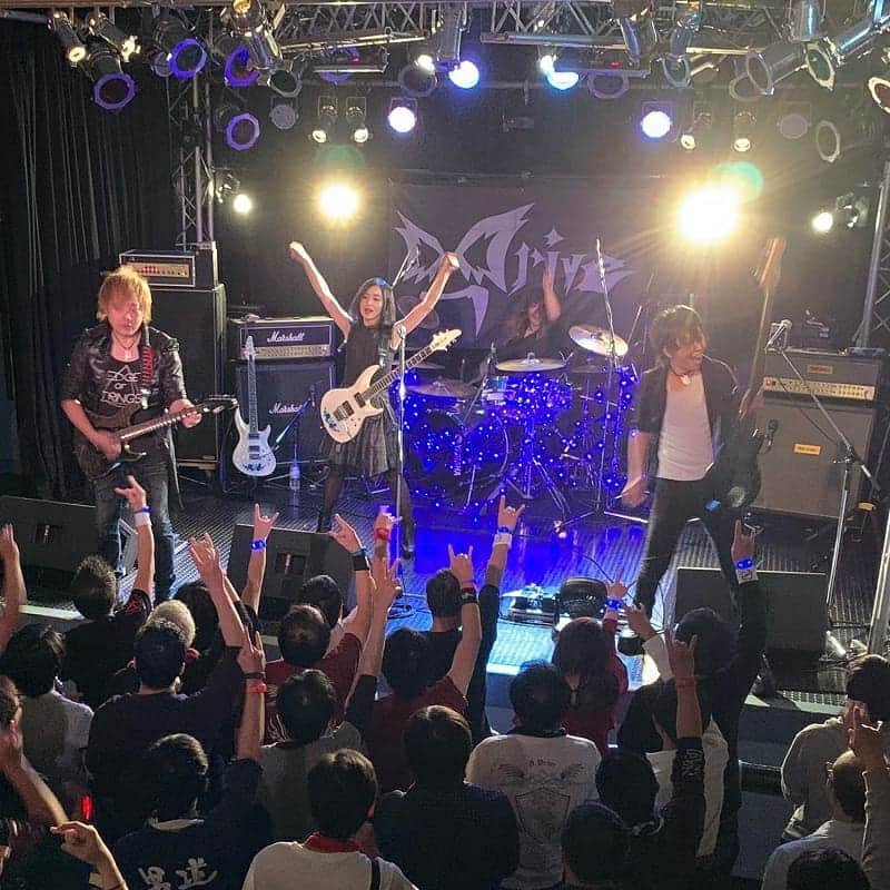 のインスタグラム：「D_Drive感謝の47都道府県Drivingツアー！初日神奈川！  ご来場ありがとうございました！  出演してくれた大山まきちゃん、exist†traceさん、絶対倶楽部さん  ありがとうございました！  めっちゃ素敵なツアー初日となりました。  このまま約半年間ツアーまわっていきます！  皆よろしくお願いします🤘🏻 楽しかった～！ Day 1 of All 47 Prefectures in Japan Tour. Thank you for coming. We had a great time with D_DriveRs. I can't wait for next gig!  #D_Drive #liveshow #rock #tour #D_Drive感謝の47都道府県Drivingツアー」