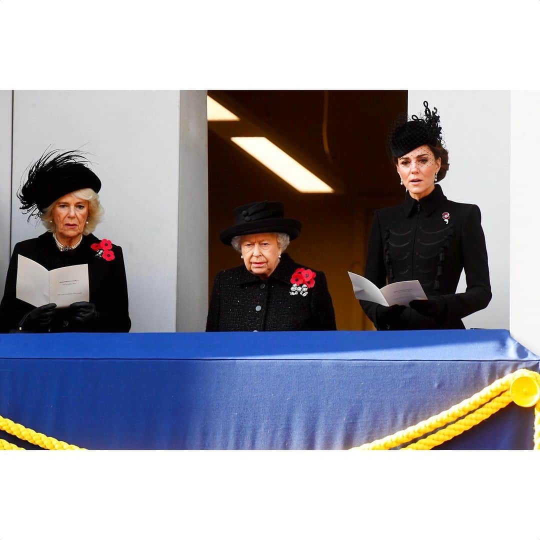 英ヘンリー王子夫妻さんのインスタグラム写真 - (英ヘンリー王子夫妻Instagram)「Today, The Duke and Duchess of Sussex joined Her Majesty The Queen and members of @TheRoyalFamily at the National Service of Remembrance at the Cenotaph to commemorate and honour the men and women who have lost their lives in conflict.  As shared at last night’s Festival of Remembrance, this quote embodies the sacrifice of those that serve: • “When you go home, tell them of us and say, for your tomorrow, we gave our today.” • For more details of this week of Remembrance and their Royal Highness’s recognition for those who serve, please see previous posts.  #WeWillRememberThem #Remembrance  Photo © PA」11月11日 1時43分 - sussexroyal