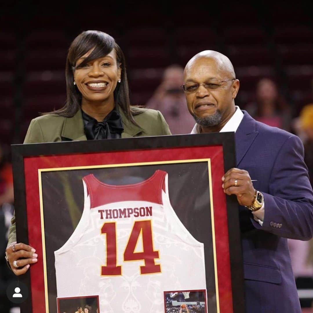 デイミアン・リラードのインスタグラム：「Long overdue 🤷🏽‍♂️... but with that being said lol congratulations to this legend for having her college jersey retired! @iamtinathompson is a Hall Of Fame basketball player, a great college coach, and an even better person/auntie 😂😂😂... y’all go show TT some love!」