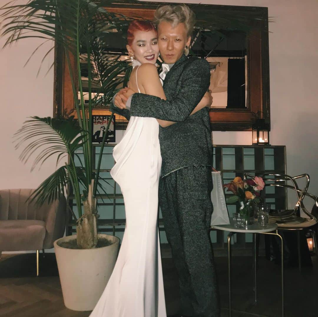 TsurutaHitomiのインスタグラム：「大好き夫婦🥰おめでとうございます❤️最高すぎた❤️久々な方々にも会えた❤️最高すぎた❤️」