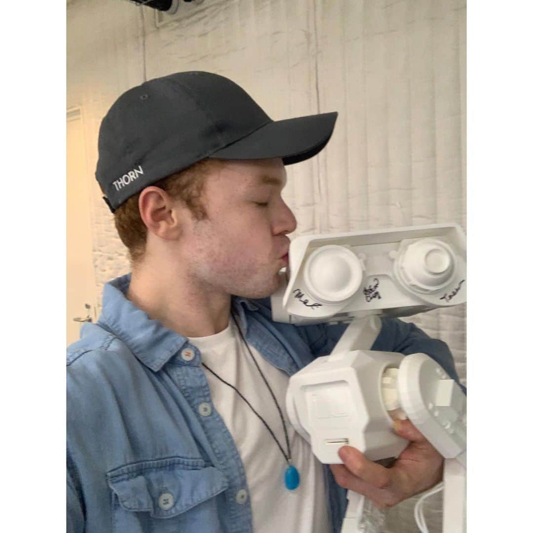 キャメロン・モナガンさんのインスタグラム写真 - (キャメロン・モナガンInstagram)「Less than one week until Star Wars Jedi Fallen Order! Here’s some various behind the scenes stuff to celebrate the release. #jedifallenorder」11月11日 2時39分 - cameronmonaghan