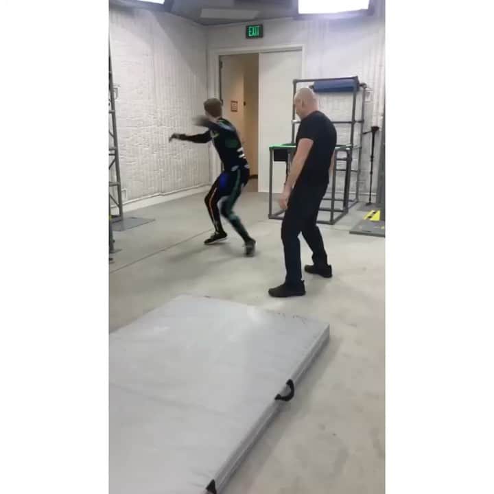 のインスタグラム：「Less than one week until Star Wars Jedi Fallen Order! Here’s some various behind the scenes stuff to celebrate the release. #jedifallenorder」