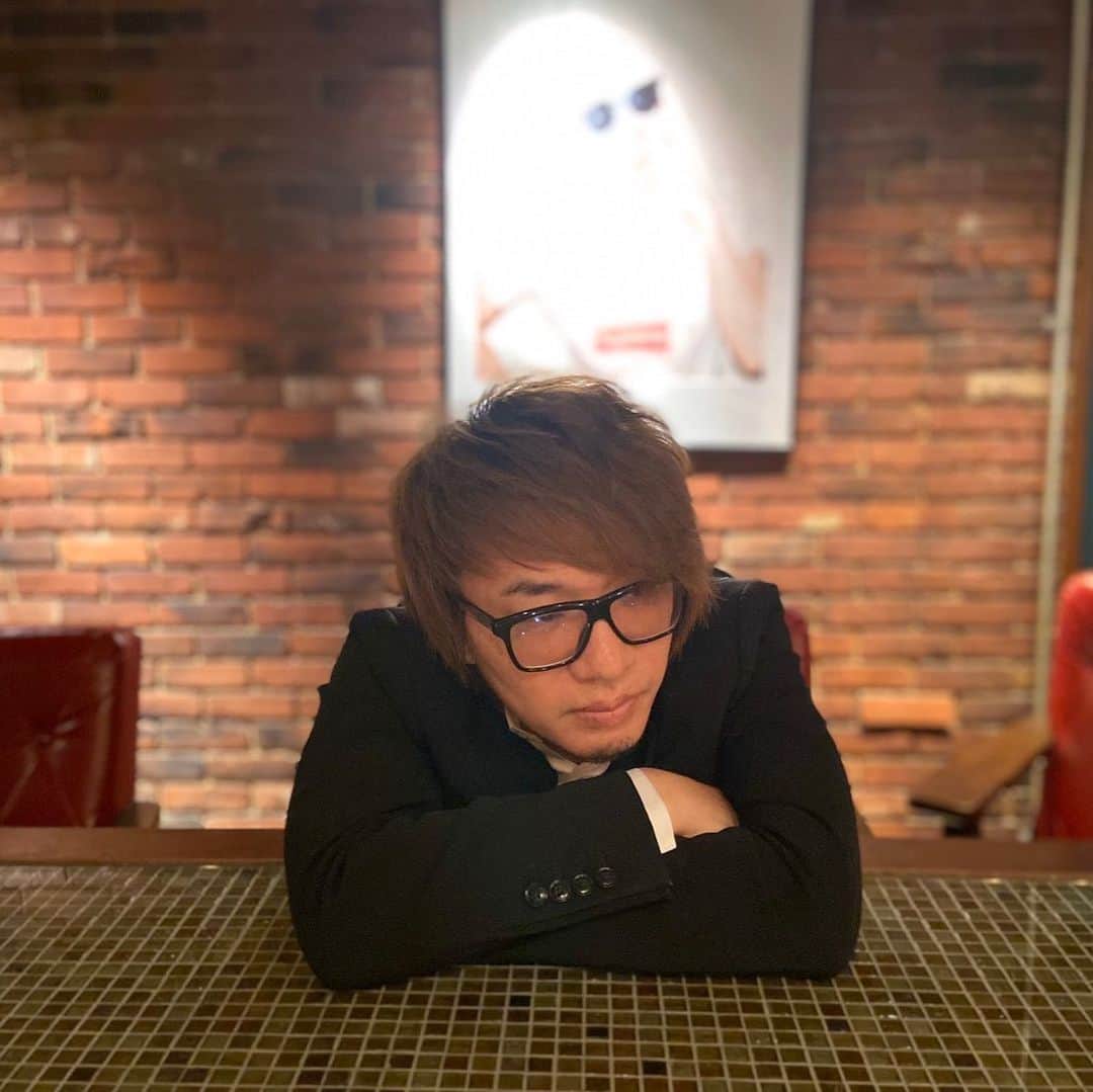 菅野祐悟のインスタグラム：「作曲家にとって音楽映画や音楽ドラマはご褒美みたいなものです。 スターが、演奏するシーンは当然注目される。 ＃マチネの終わりに の #福山雅治 さんに、ギターで奏でていただき、 #シャーロック で、 #ディーンフジオカ さんにバイオリンで奏でていただく。 作曲家として、これ以上の幸せはありません。」