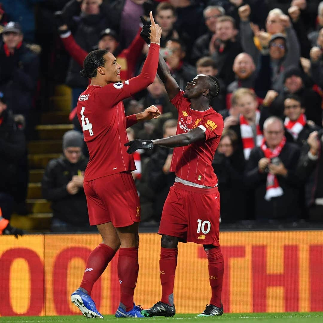 プレミアリーグさんのインスタグラム写真 - (プレミアリーグInstagram)「Hands up if you're enjoying your Sunday evening 🙋‍♂️」11月11日 2時46分 - premierleague