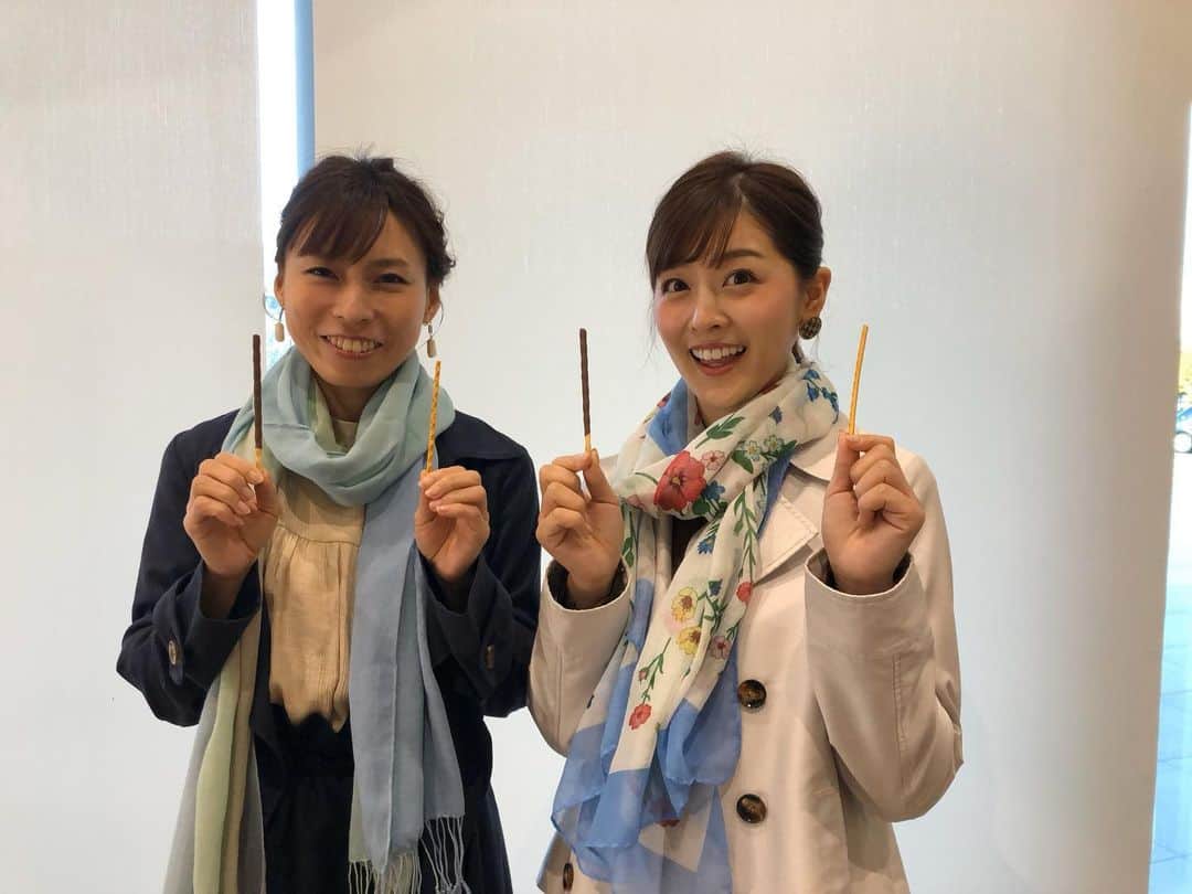 中村秀香のインスタグラム：「『今日は11月11日ですね〜♪』と、 #すまたん スタッフからお菓子の差し入れが☺️✨ .  今日もお天気コーナー担当しました。 ありがとうございました🙇‍♂️ .  #丸田絵理子 さん #中村秀香」