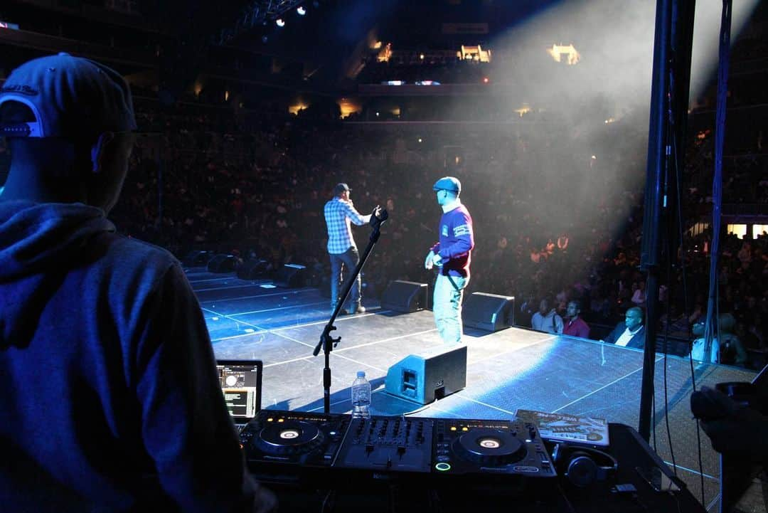 MIGHTY CROWNのインスタグラム：「#throwback #brooklyn #nets #barclaycenter #barclays #ny #nba  The time when we lock down Barclays  ジェイ・Z も関連している こちら ブルックリンの バークレーセンターで やった日本サウンドマン は俺ら初？ ここで出来た事は誇り思う。」