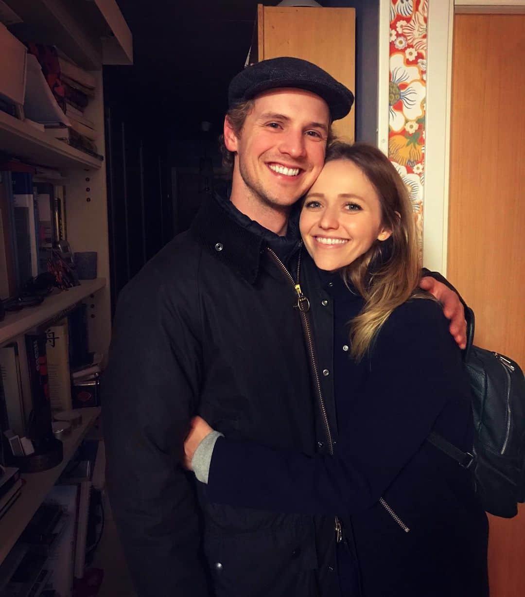 ジョアンナ・ブラッディのインスタグラム：「Can’t believe I have to say goodbye to England already. 😭 Will miss all the old friends, new friends & family this side of the pond! Can’t wait to come back. 🇬🇧」