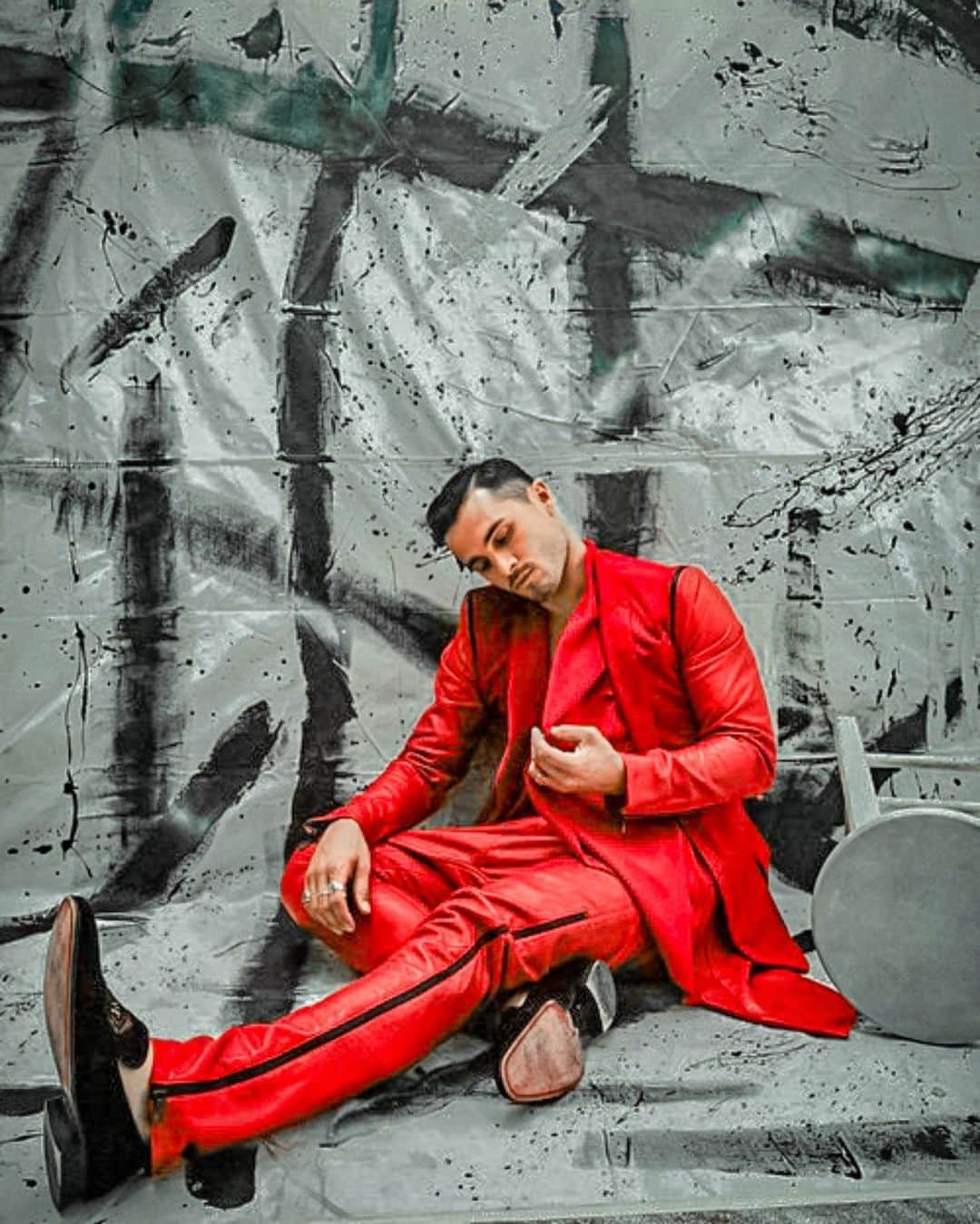 マイケル・マラーキーのインスタグラム：「Dance first.  Think later.  It's the natural order.」