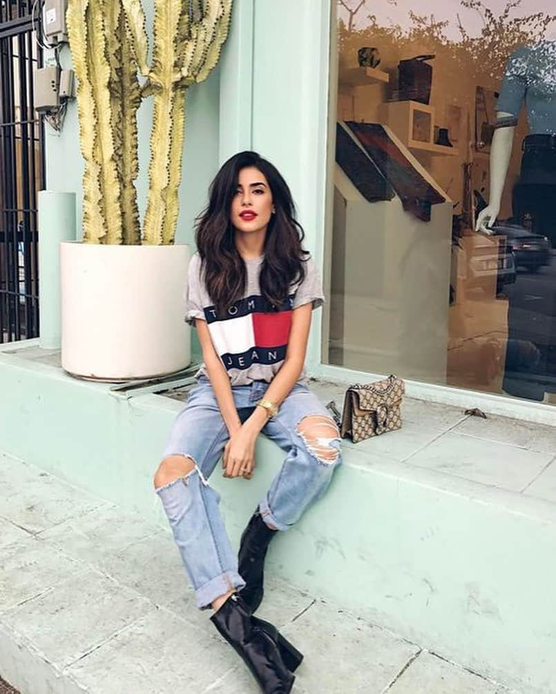 Sazan Hendrixさんのインスタグラム写真 - (Sazan HendrixInstagram)「I realize my style is a reflection of my mood can you tell by these pics 😄🙃😌 What outfit in this swipe best describes your mood today? ✨ #happysunday #mystyle #sundaybest」11月11日 2時54分 - sazan