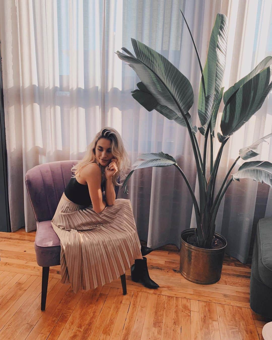 Kalyn Nicholsonのインスタグラム：「even when we’re up to nothing, we’re always up to something 💭」