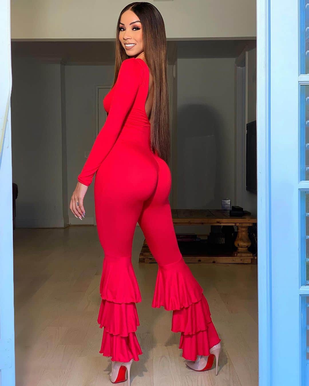 のインスタグラム：「AD @fashionnova I’m not looking for love, I’m PREPARED to love. There’s a difference❗️」