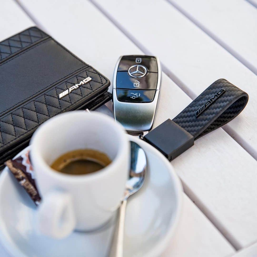 メルセデス・ベンツさんのインスタグラム写真 - (メルセデス・ベンツInstagram)「Not just a visual eye-catcher - the AMG wallet and the AMG carbon-fibre key ring. Classy design paired with safety features . Get them and let ́s head out to your next trip.  @rauhutphotography for #MBsocialcar  #mercedesbenz #mbcars #instacar #carsofinstagram」11月11日 4時03分 - mercedesbenz