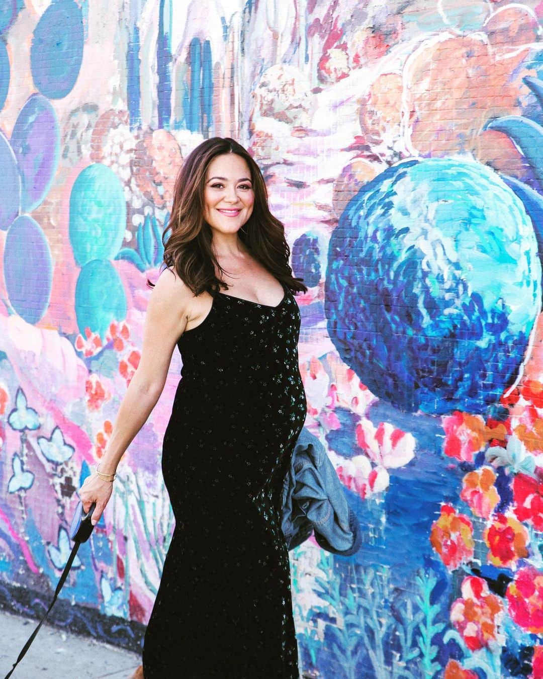 カミーユ・グアティのインスタグラム：「So excited to be featured on #hatchlandblog with my favorite maternity line @hatchgal. Read about what inspired me to start @thefosteradream and my thoughts on motherhood with a donor egg. Check out #linkinbio . . “Becoming a mother is more important than anything else and “the how” you become one is not.” . . #hatchgal #maternity #maternityfashion #pregnancy #pregnantbelly #ivf #ivfjourney #donoregg #fosteringsaveslives #fostertoadopt #fosteradream」