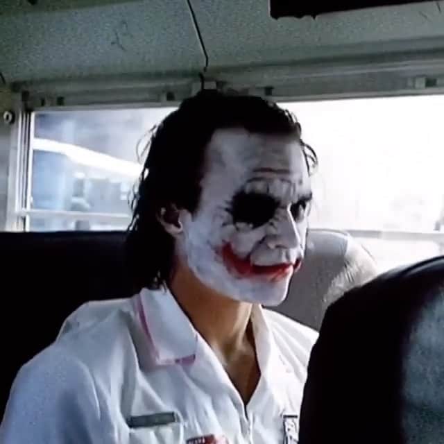 キース・パワーズのインスタグラム：「On my way to film on a Sunday after a late Saturday night. 😈」