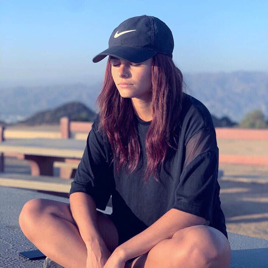 ジャッキー・リーのインスタグラム：「Giving my mind a break w @headspace 🧘‍♀️」