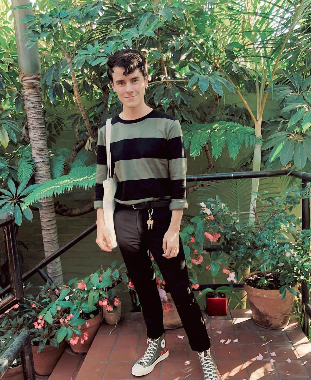 コナー・フランタのインスタグラム：「the tote is a warning sign that im on a mission and i mean business」