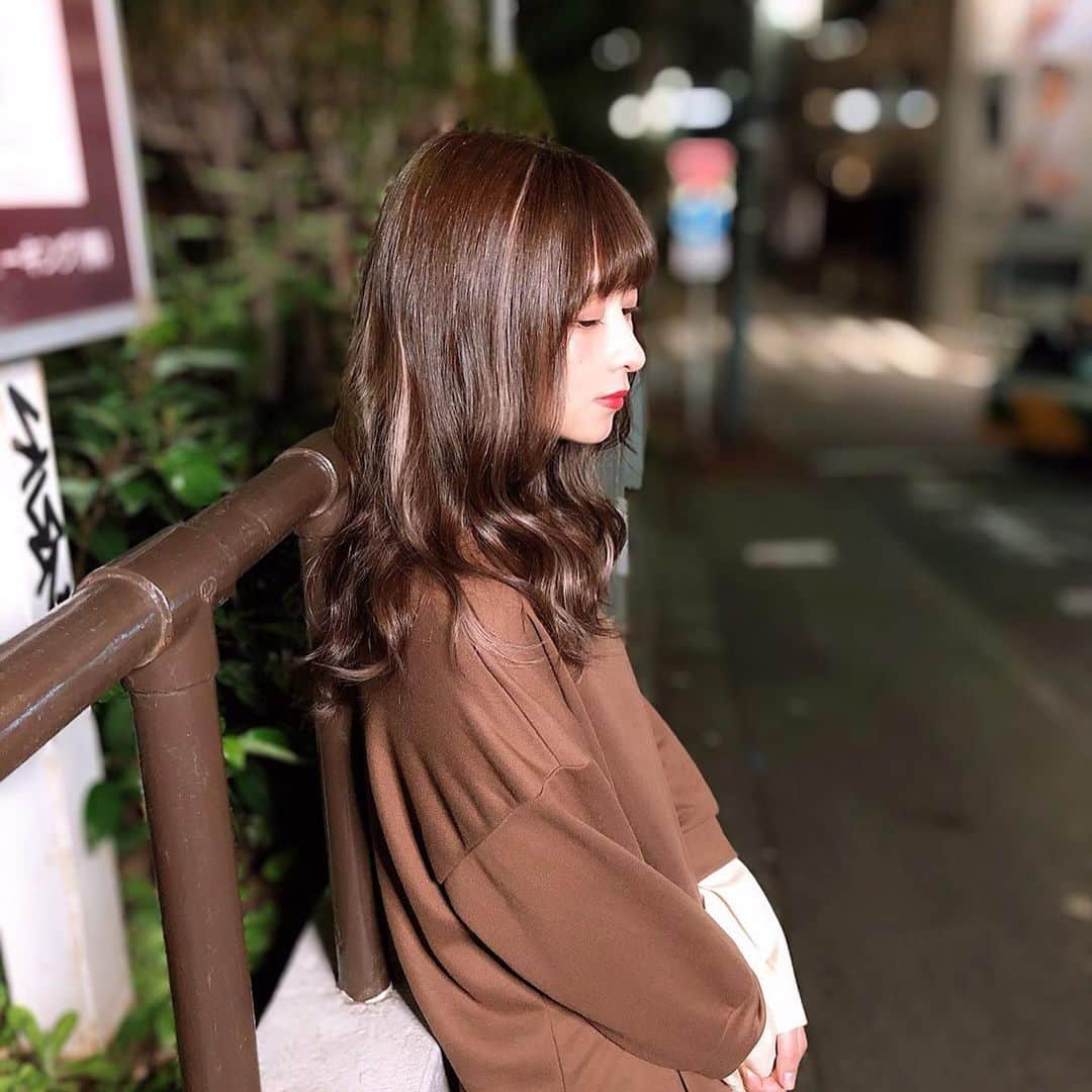 望月みゆさんのインスタグラム写真 - (望月みゆInstagram)「望月さんの秋カラー2019 カーキアッシュです🍁 担当はいつもお世話になってる #beeehairsalon の @masami_shoshi ✂︎ 同じカラーもしてくれるよ🎀」11月11日 15時56分 - myc416