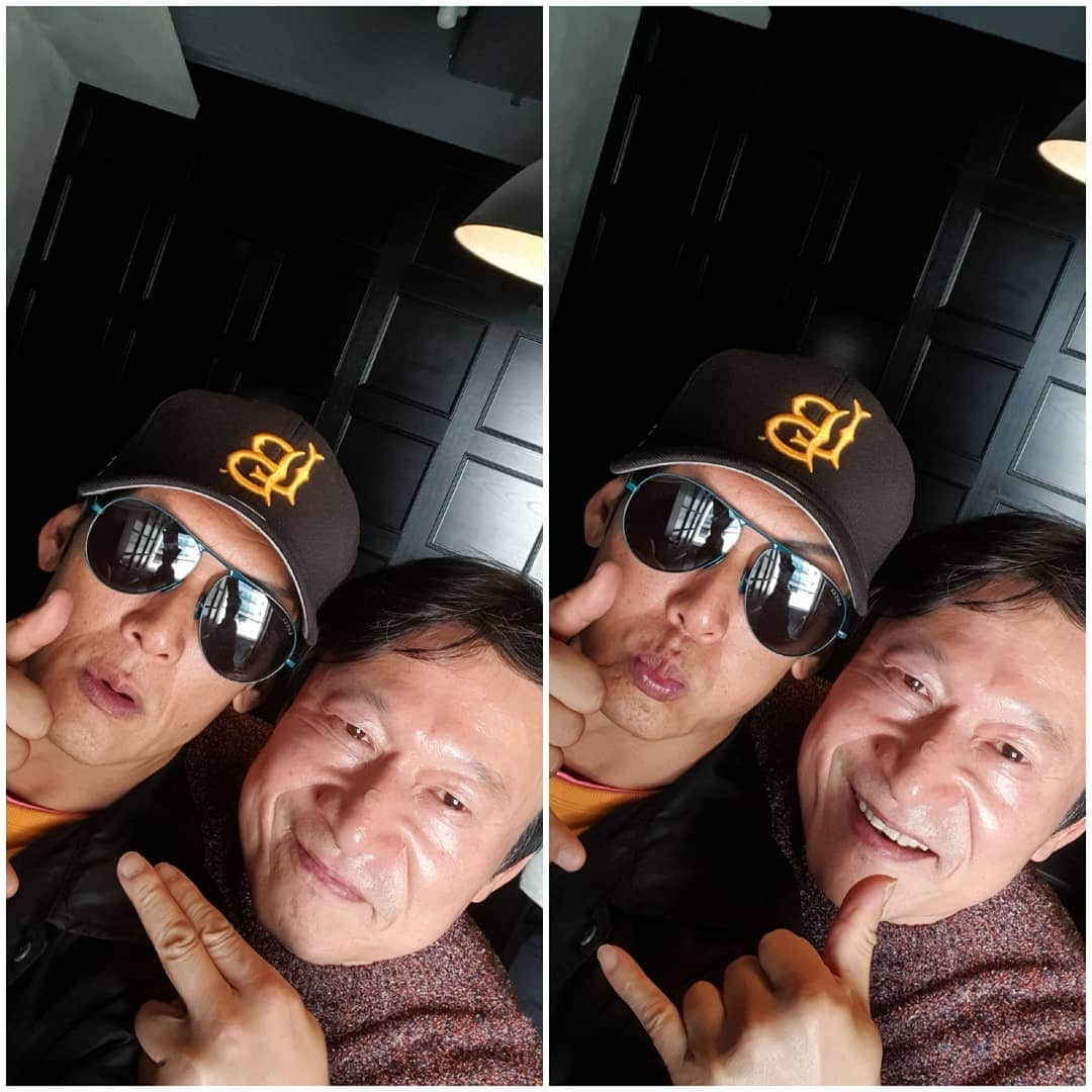 パク・ジュンヒョンさんのインスタグラム写真 - (パク・ジュンヒョンInstagram)「요오우~ 곽철용형님쓰~ 커밍쑤우운~ 기릿!  빼애앰!!! Yo~ With Kwak Chul Yong Bro~ Coming Soon~ Git it! BBBAAAMMM!!! #지오디 #fangod #박준형 #김응수 #곽철용 #JoonPark #ParkJoonHyung #KwakChulYong  #묻고따블쓰로가 #SeoulKorea #Kpop」11月11日 15時57分 - godjp