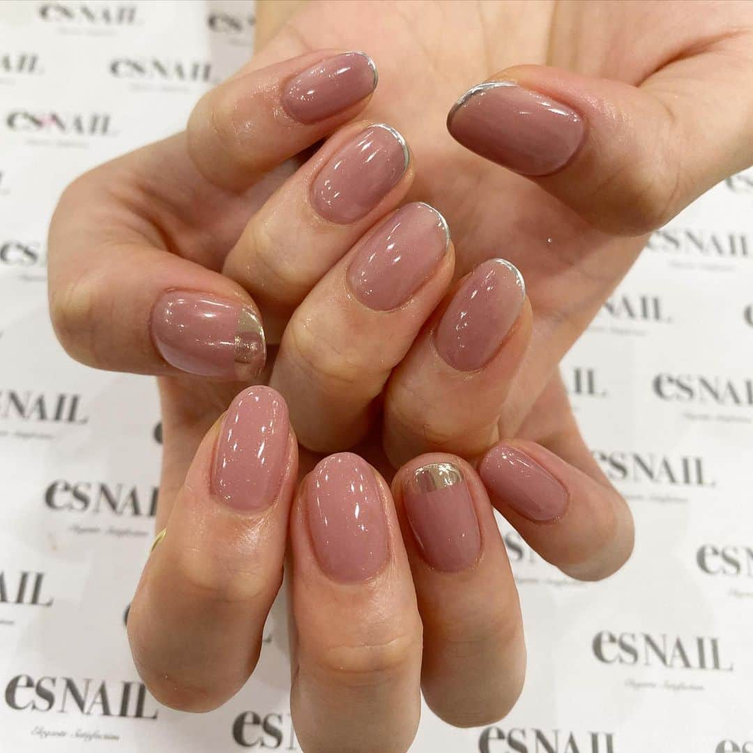 esNAILさんのインスタグラム写真 - (esNAILInstagram)「. 綺麗めアシンメトリー💗✨ . . .  #nail#nails#nailart#naildesign#esnail#esnail_shibuya#gelnail#ネイル#エスネイル#ジェルネイル#esネイル#ネイルデザイン#美甲#tokyo#shibuya#newnail#渋谷店#新宿店#吉祥寺店#大宮店#名古屋店#大阪店#福岡店 @esnail_la」11月11日 16時10分 - esnail_japan