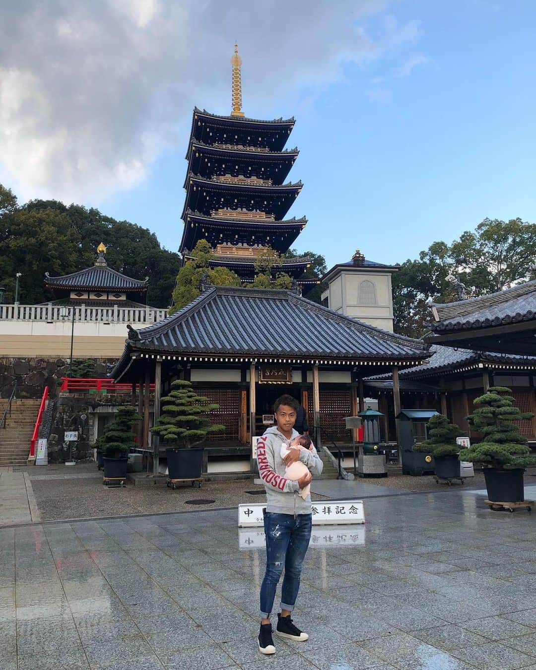 澤上竜二のインスタグラム：「今日は中山寺にお礼参りに行ってきました！ #兵庫県#中山寺#お礼参り #おみくじ#二十二番#大吉 #雲が晴れるらしい #何の雲かわからんけど頑張ろ」